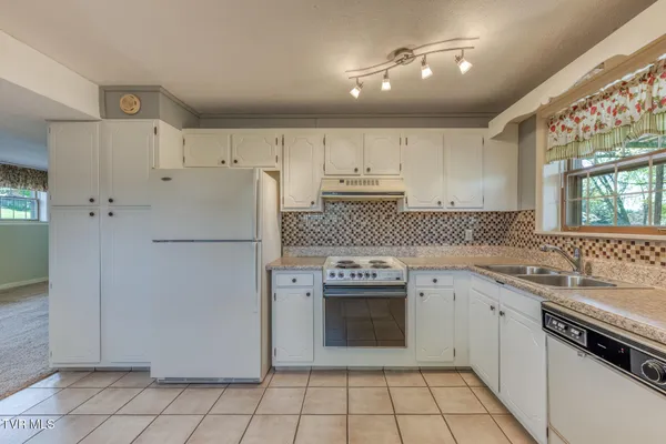 $418,500 | 908 Meadow Lane, Kingsport, TN 37663