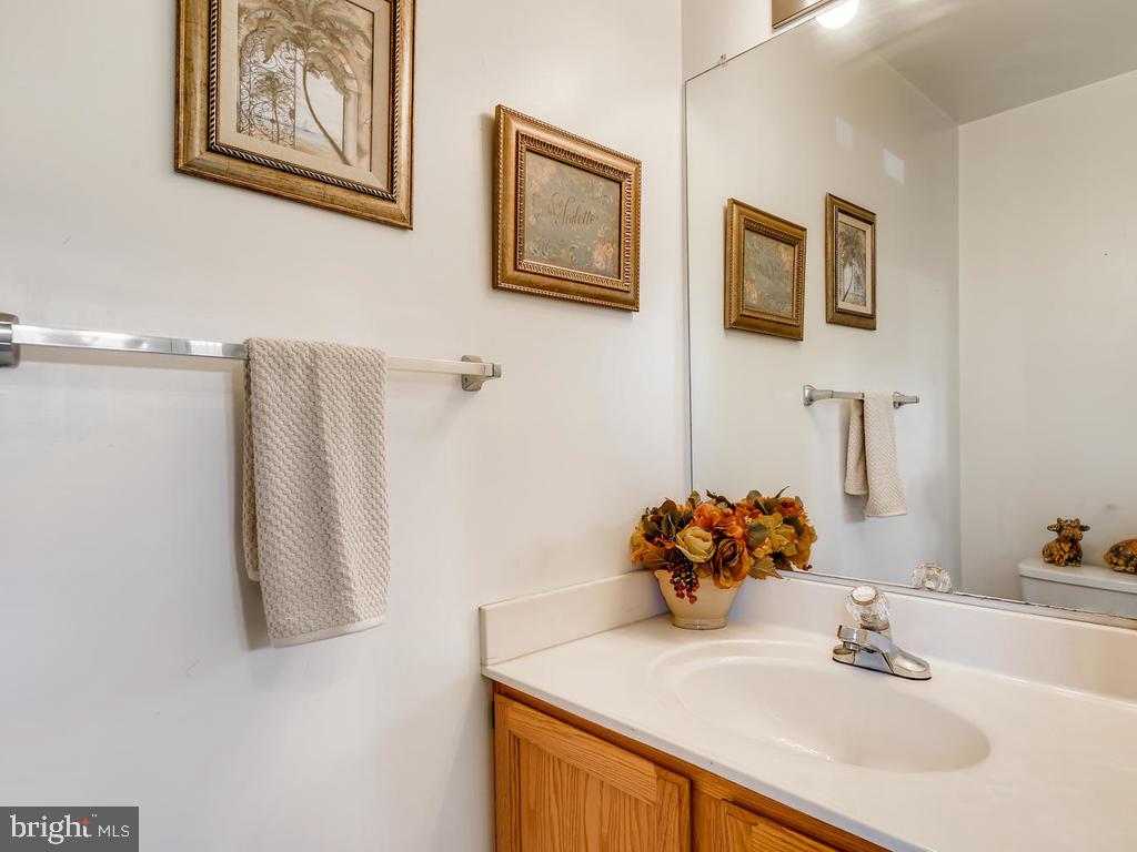 4471 Cole Farm Road Baltimore, MD 21236 - Photo 12 of 28 Main Level Powder Room