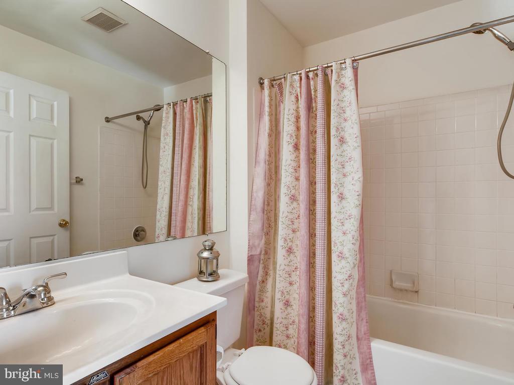 4471 Cole Farm Road Baltimore, MD 21236 - Photo 17 of 28 Upper Level Bathroom