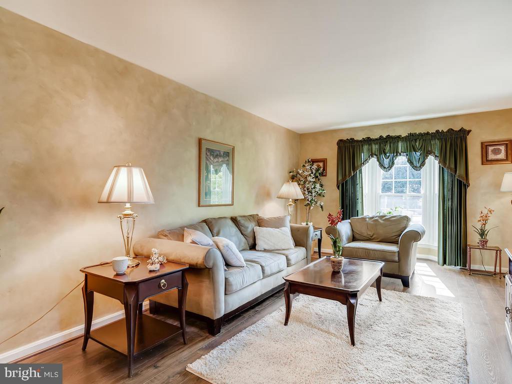4471 Cole Farm Road Baltimore, MD 21236 - Photo 5 of 28 Living Room