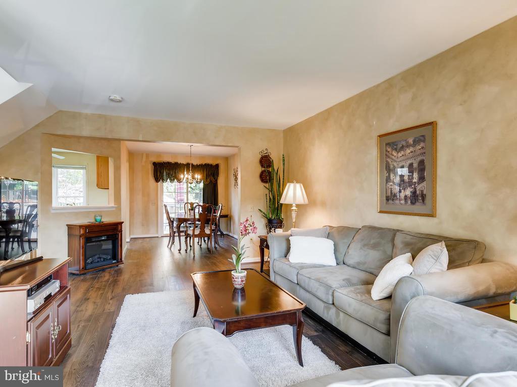 4471 Cole Farm Road Baltimore, MD 21236 - Photo 6 of 28 Living Room