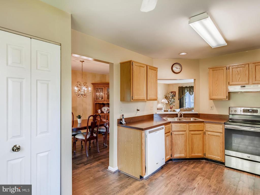4471 Cole Farm Road Baltimore, MD 21236 - Photo 9 of 28 Kitchen