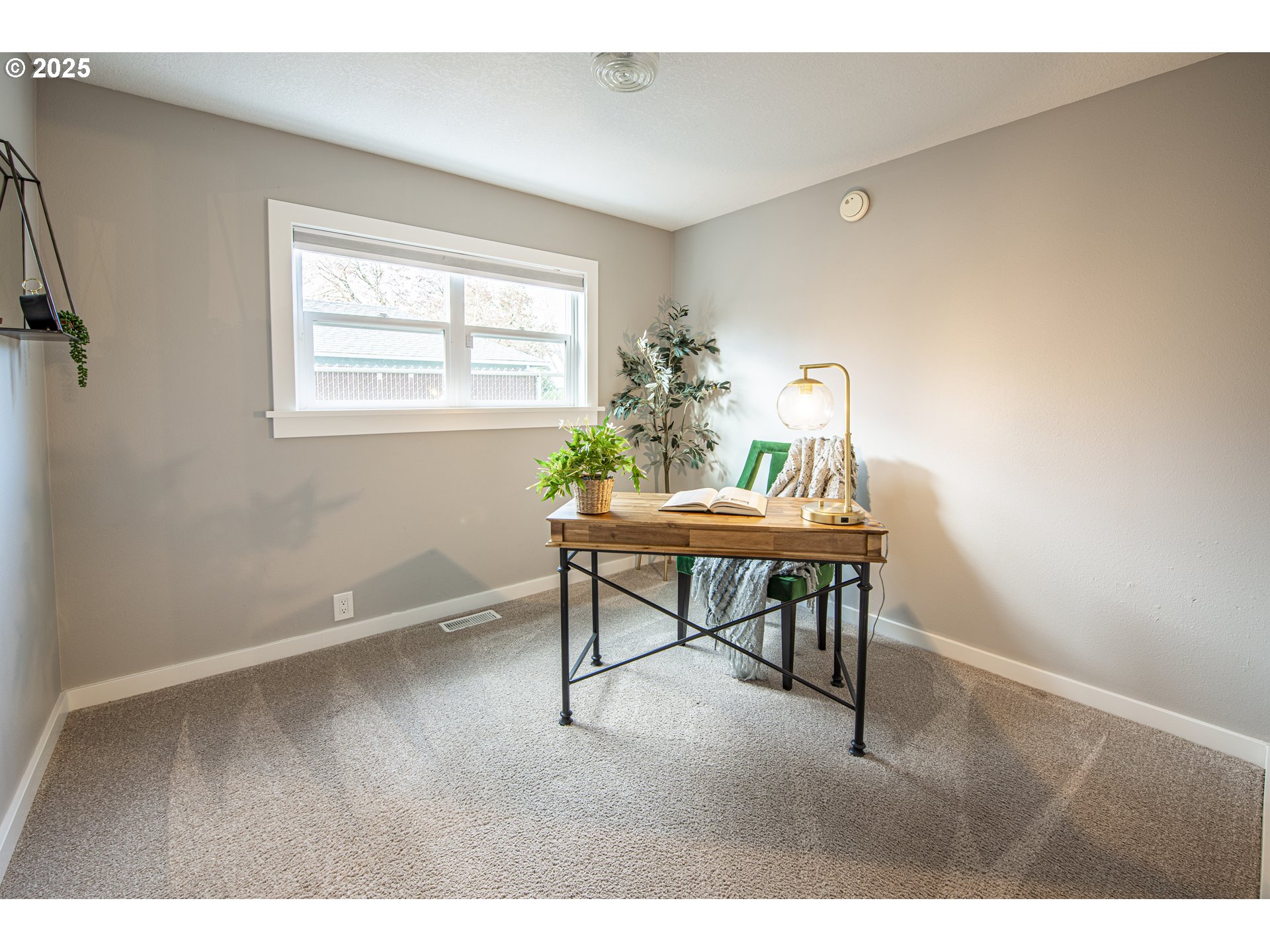 3052 Kentwood Drive Eugene, OR 97401 - Photo 24 of 43 a workspace room with furniture and a potted plant