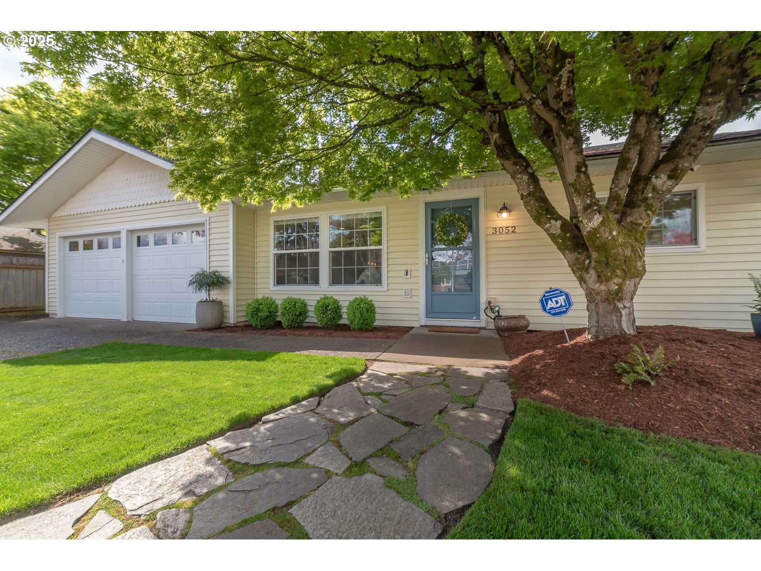 3052 Kentwood Drive Eugene, OR 97401 - Photo 3 of 43 a front view of house with yard and green space