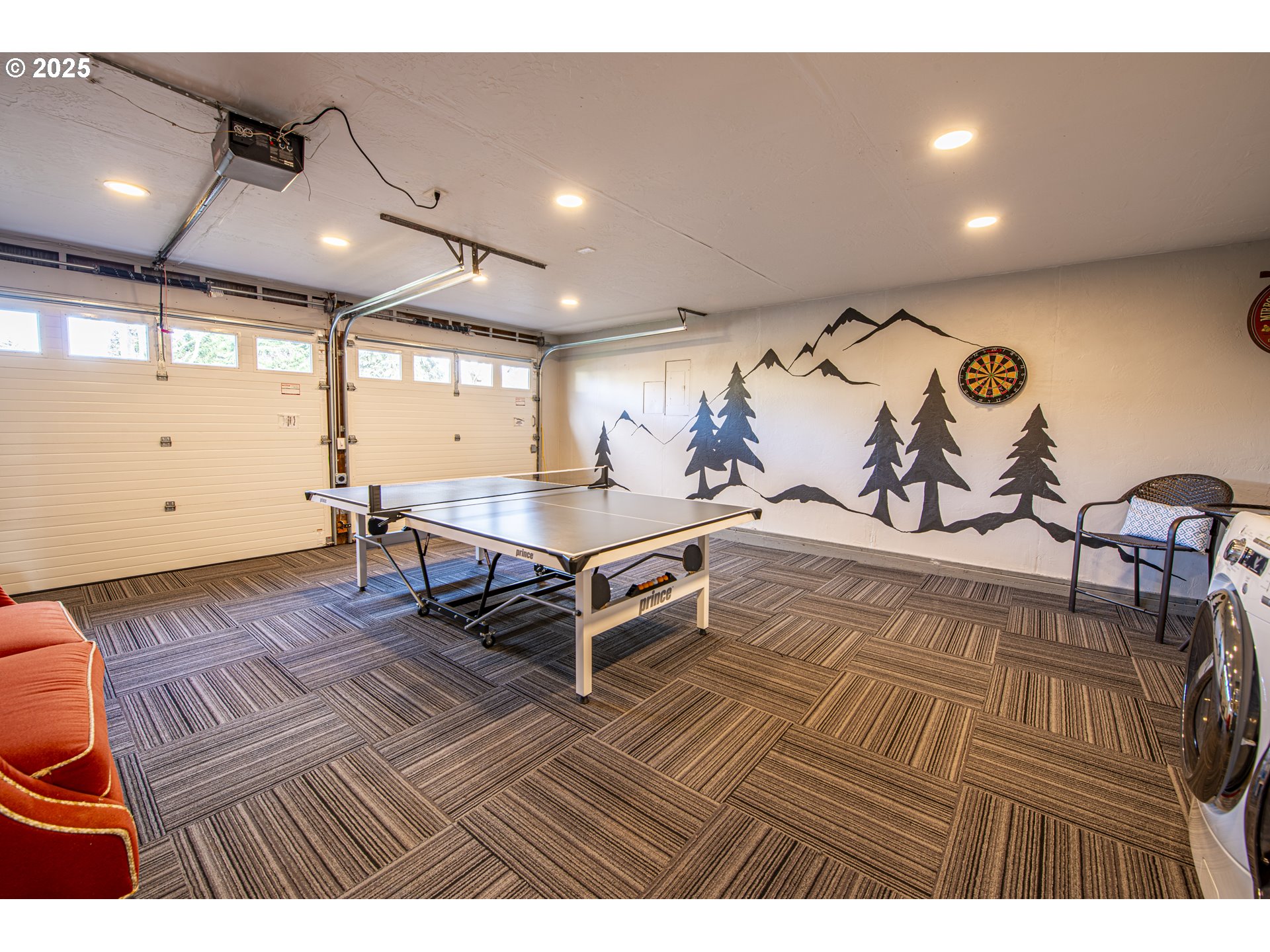 3052 Kentwood Drive Eugene, OR 97401 - Photo 31 of 43 a living room with furniture