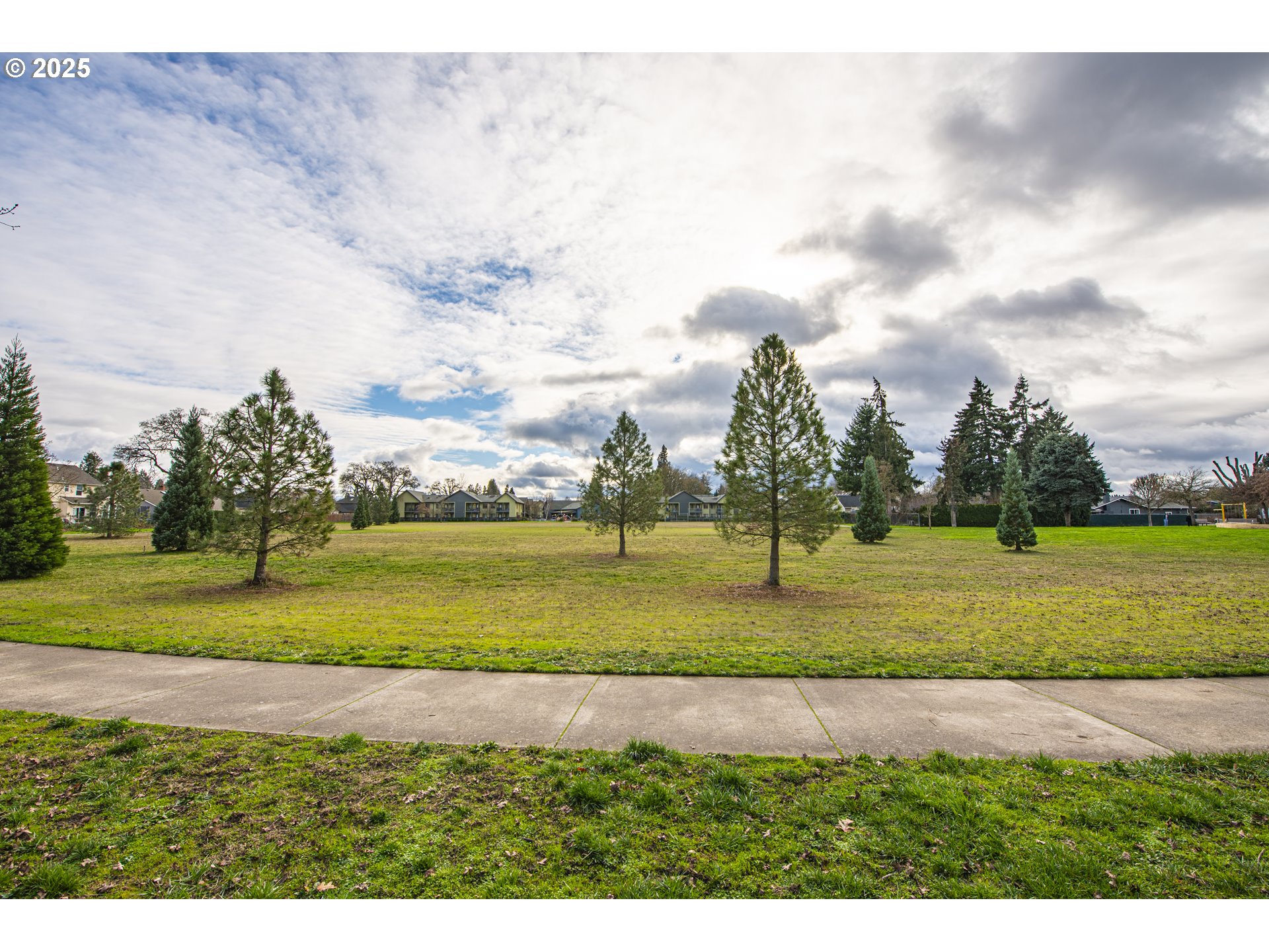 3052 Kentwood Drive Eugene, OR 97401 - Photo 40 of 43 a view of a park