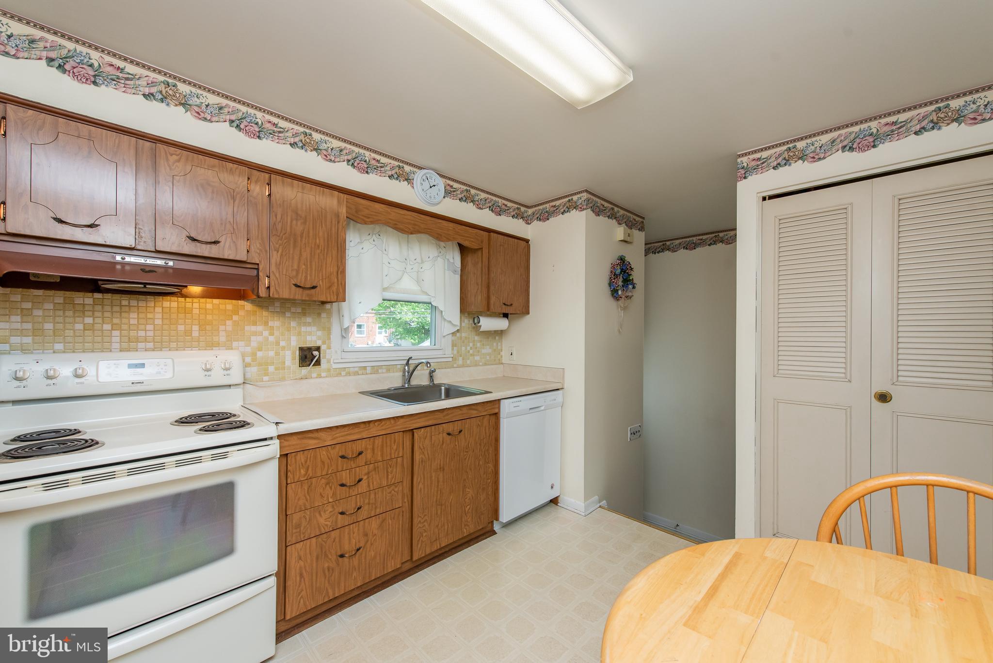 5605 Chelwynd Road Baltimore, MD 21227 - Photo 3 of 35 Kitchen