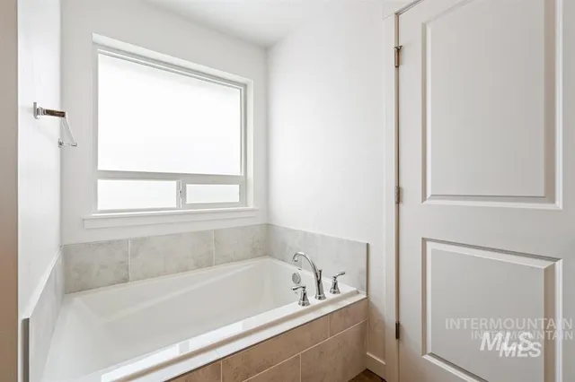 $465,854 | 1592 Southwest Silverstone Avenue, Mountain Home, ID 83647