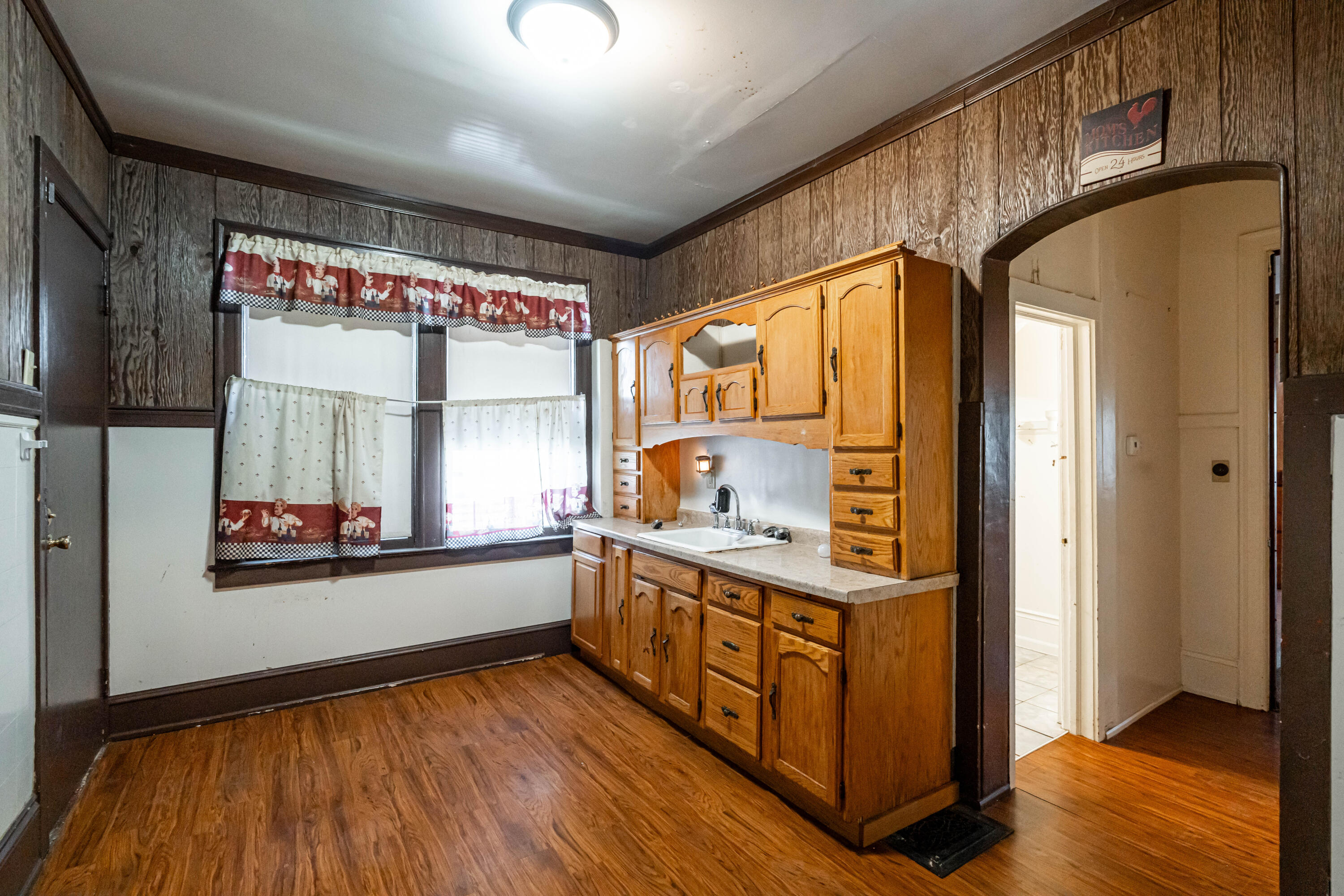 2043 North 28th Street Milwaukee, WI 53208 - Photo 10 of 42 DSC08114