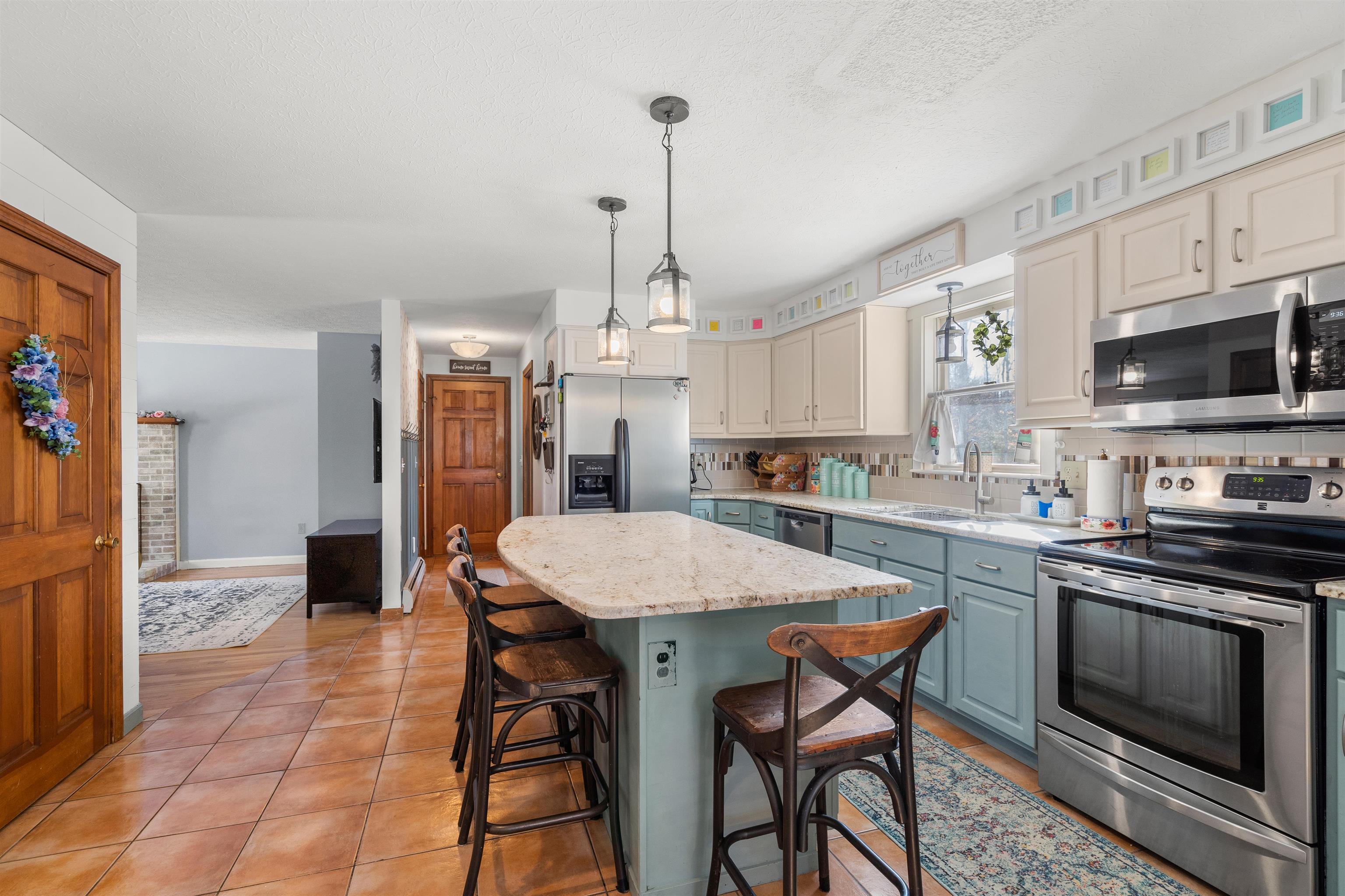 257 Snook Road Goffstown, NH 03045 - Photo 4 of 37 Gallery Image 4