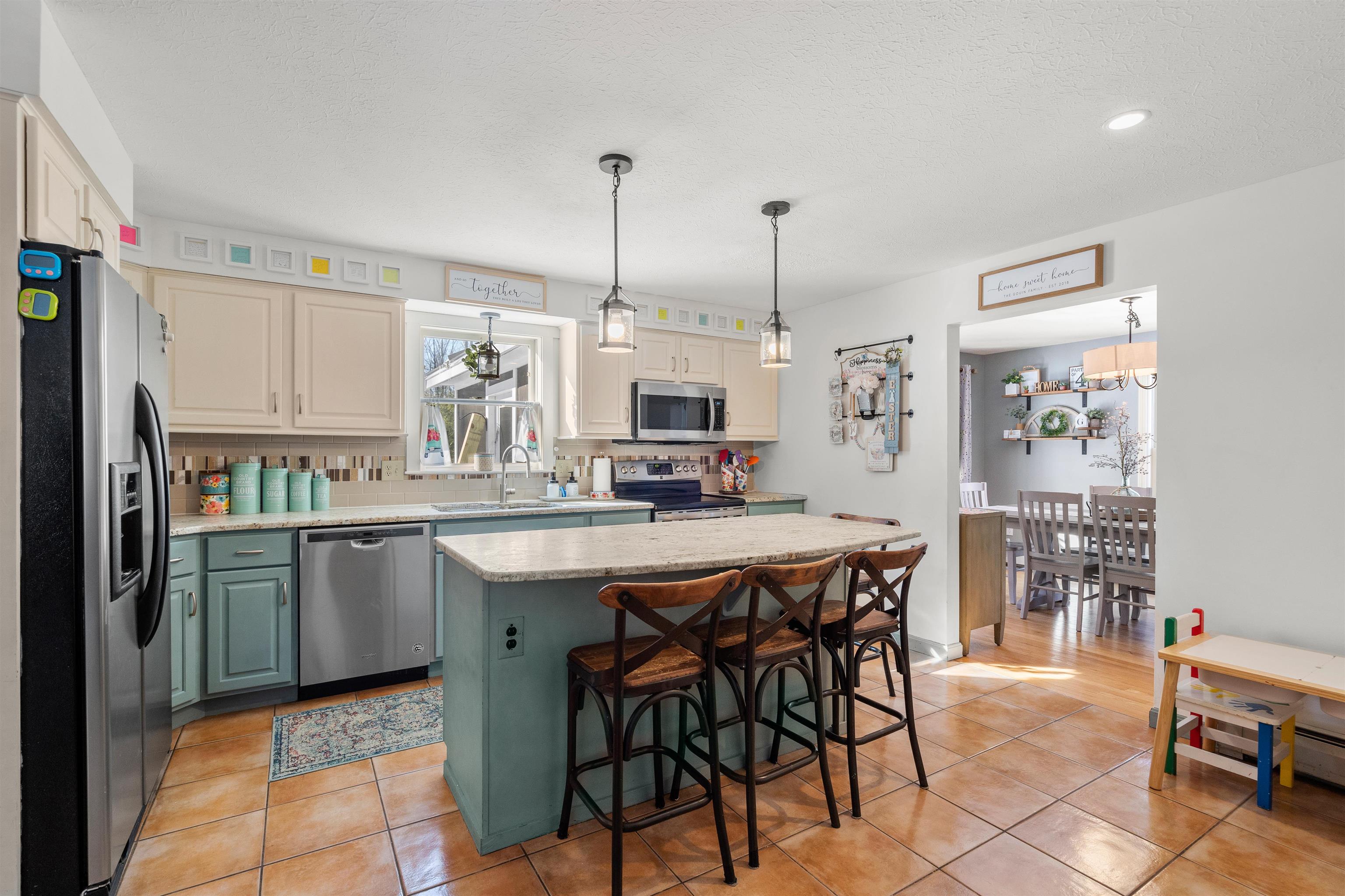 257 Snook Road Goffstown, NH 03045 - Photo 5 of 37 Gallery Image 5