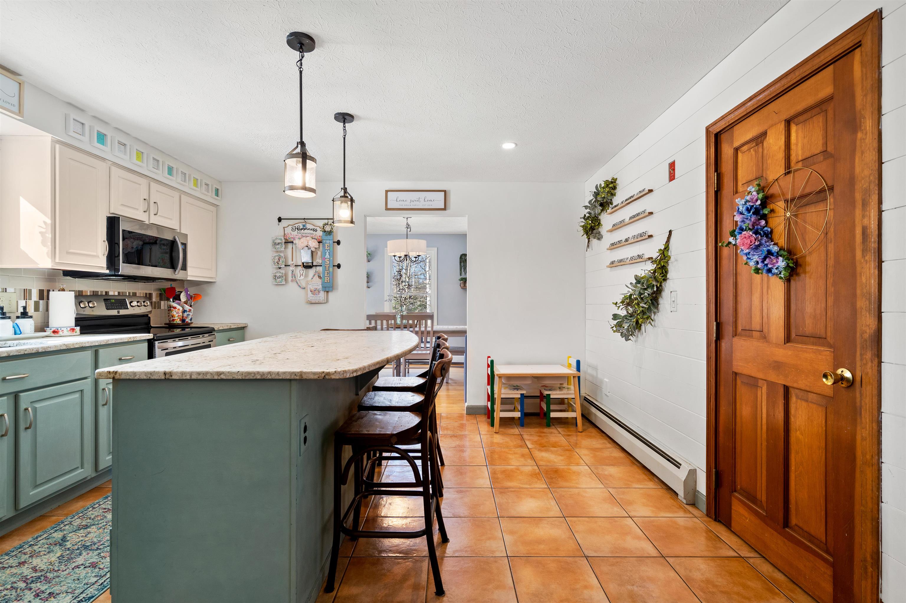 257 Snook Road Goffstown, NH 03045 - Photo 8 of 37 Gallery Image 8