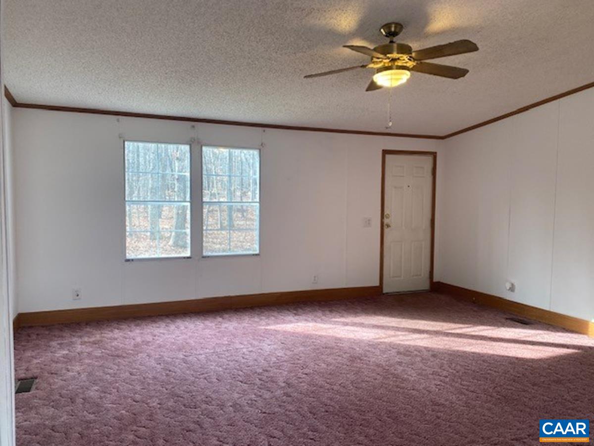 283 Hummingbird Road Scottsville, VA 24590 - Photo 2 of 11