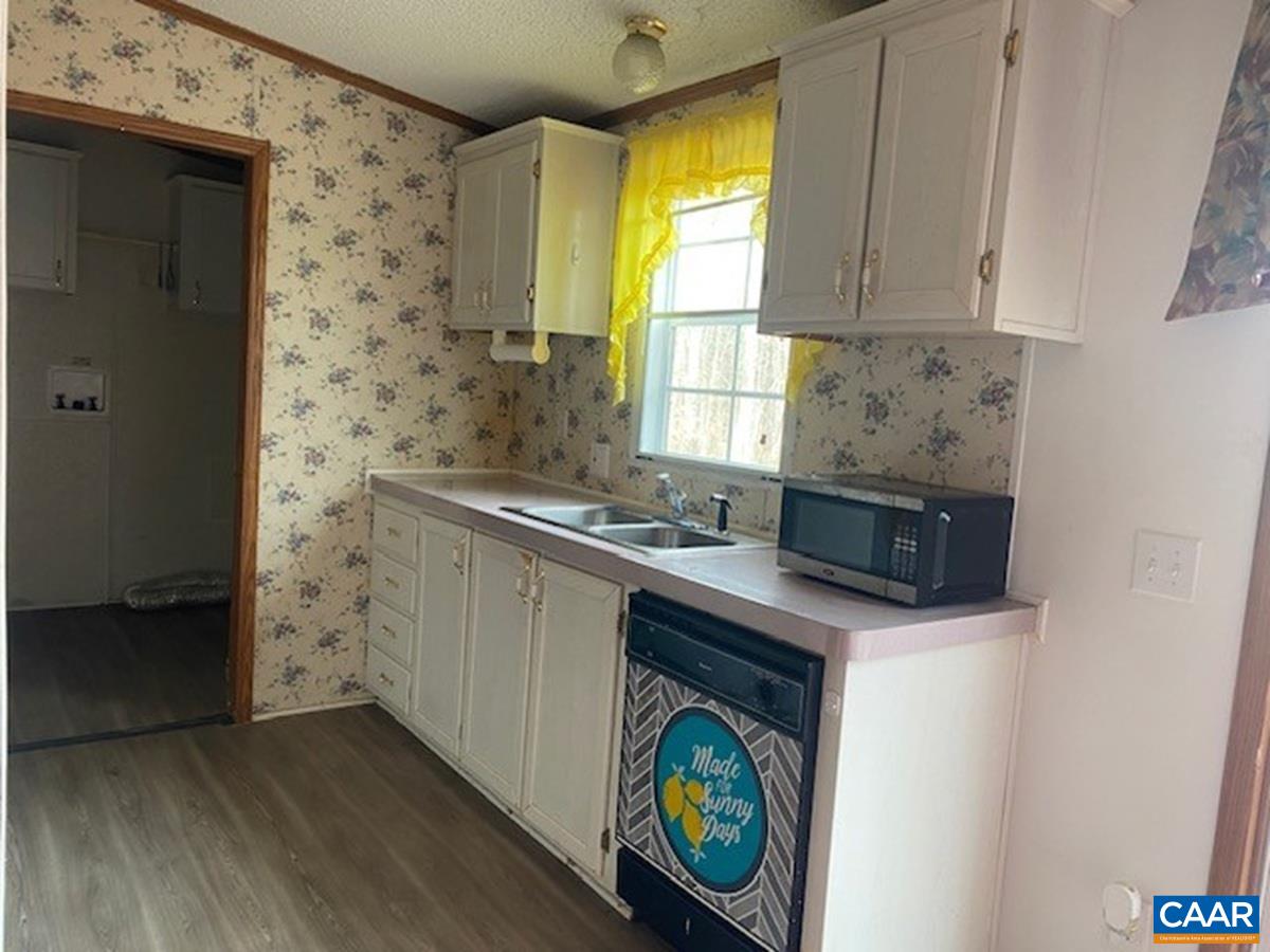 283 Hummingbird Road Scottsville, VA 24590 - Photo 4 of 11