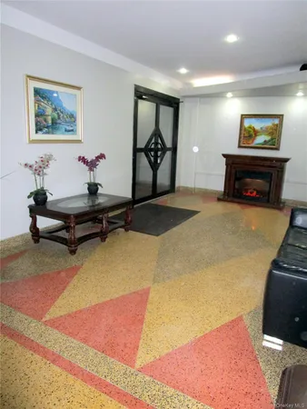 $159,000 | 585 McLean Avenue, Unit 6D, Yonkers, NY 10705