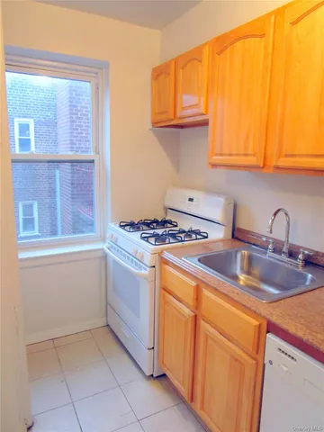 $165,000 | 585 McLean Avenue, Unit 6D, Yonkers, NY 10705
