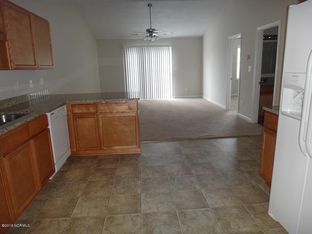 115 Charlton Road Hubert, NC 28539 - Photo 4 of 21 Kitchen-Living
