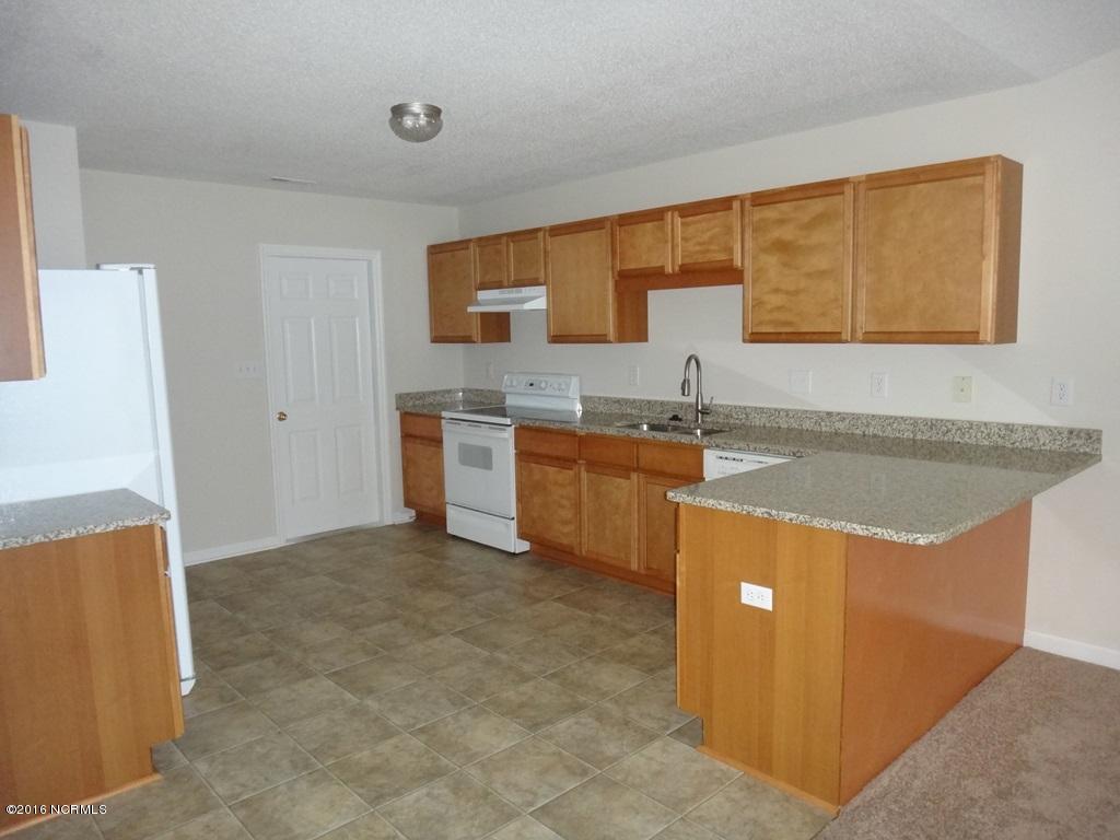 115 Charlton Road Hubert, NC 28539 - Photo 5 of 21 Kitchen