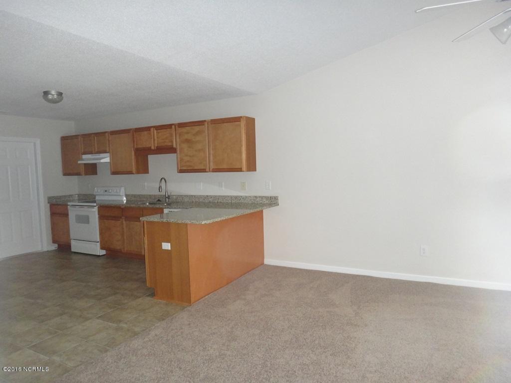 115 Charlton Road Hubert, NC 28539 - Photo 7 of 21 Dining area