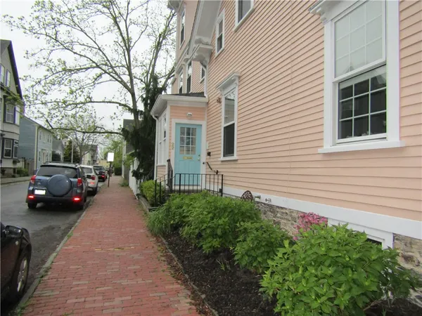 $3,200 | 22 Mt Vernon Street, Unit C, Newport, RI 02840