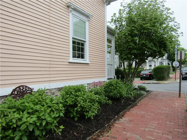 $3,200 | 22 Mt Vernon Street, Unit C, Newport, RI 02840