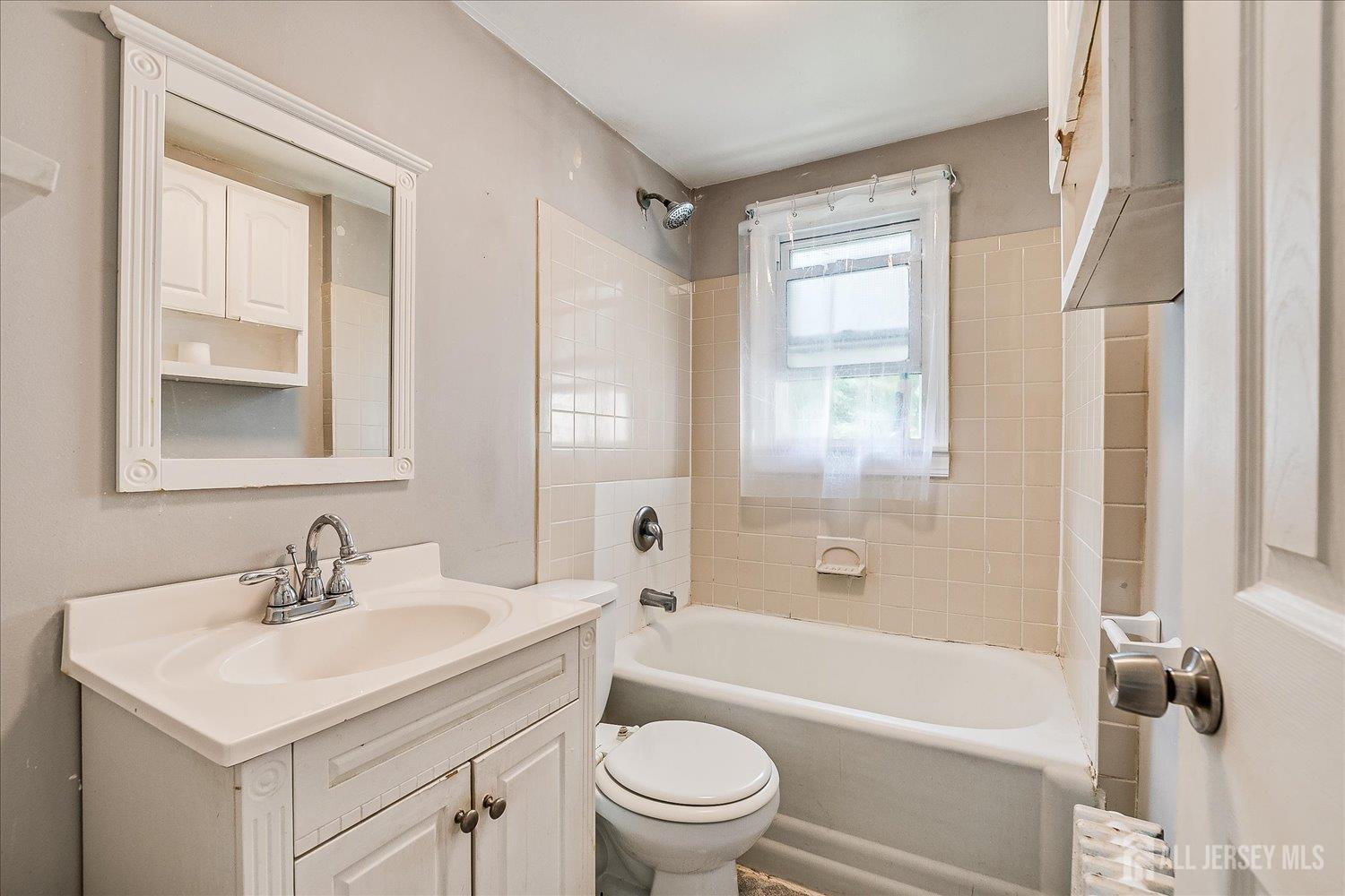 1827 Oak Road North Brunswick, NJ 08902 - Photo 14 of 43