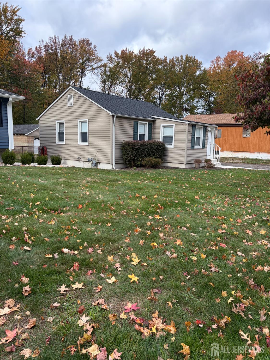 1827 Oak Road North Brunswick, NJ 08902 - Photo 3 of 43