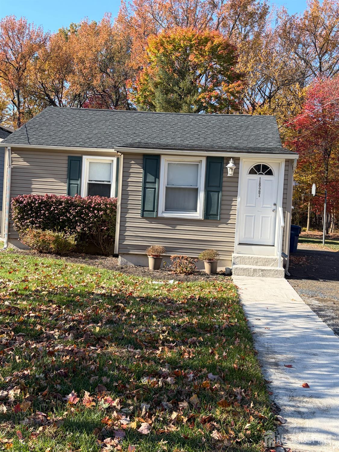 1827 Oak Road North Brunswick, NJ 08902 - Photo 4 of 43