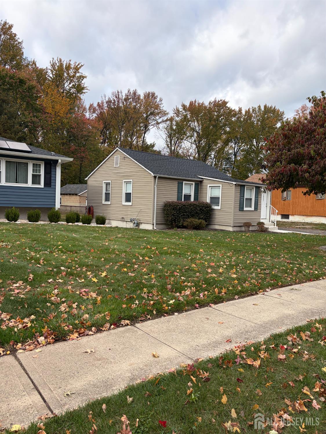 1827 Oak Road North Brunswick, NJ 08902 - Photo 5 of 43