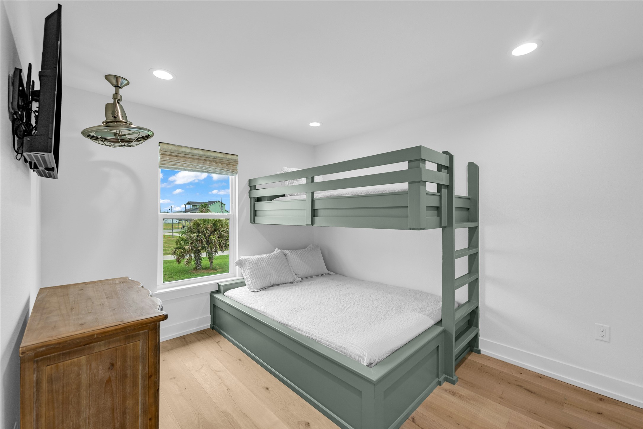 2477 Gilmore Crystal Beach, TX 77650 - Photo 27 of 40 a bedroom with a bed and a window