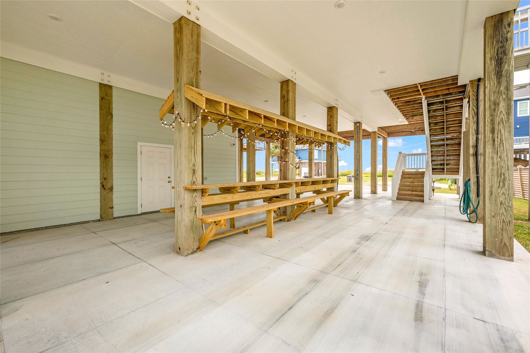 2477 Gilmore Crystal Beach, TX 77650 - Photo 34 of 40 a view of a room with gym equipment