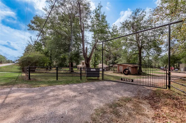 $415,000 | 7640 Highway 75, Huntsville, TX 77340