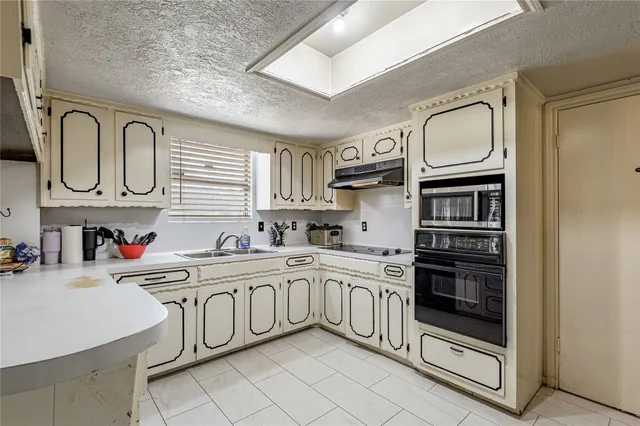 $415,000 | 7640 Highway 75, Huntsville, TX 77340