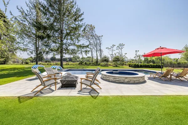 a view of garden with patio and garden