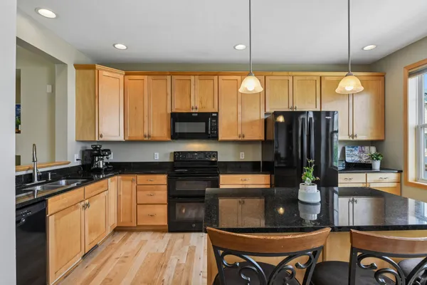 $350,000 | 1945 Commonwealth Boulevard, Unit 5, Chanhassen, MN 55317