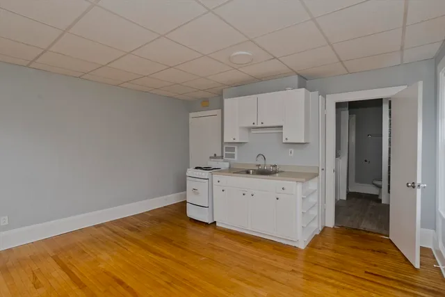 $1,250 | 78 Elm Street, Unit 4, Worcester, MA 01609
