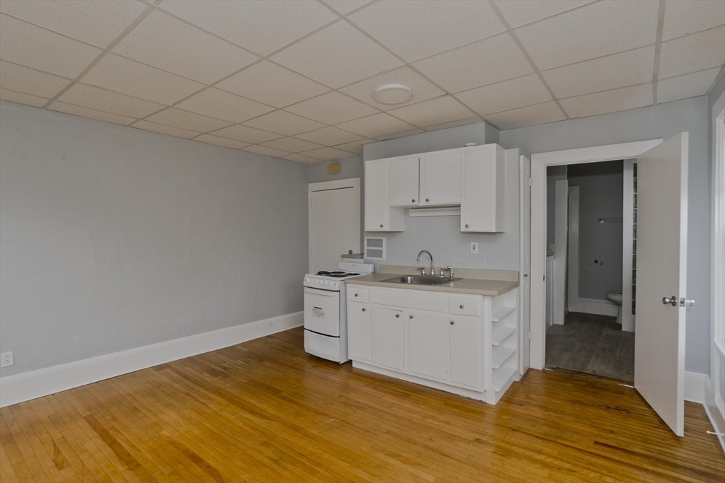 78 Elm Street, Unit 4 Worcester, MA 01609 - Photo 2 of 14