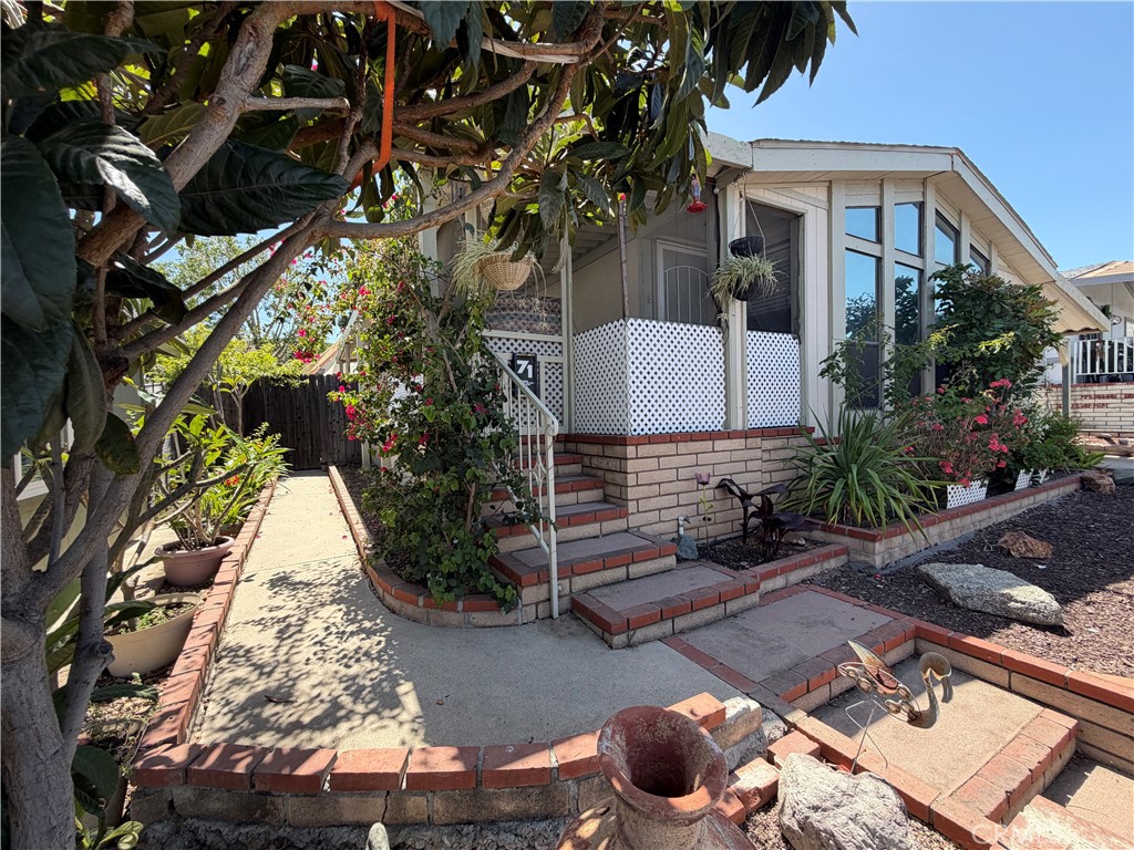 1550 Rimpau, Unit 71 Corona, CA 92881 - Photo 40 of 51 a backyard of a house with seating space