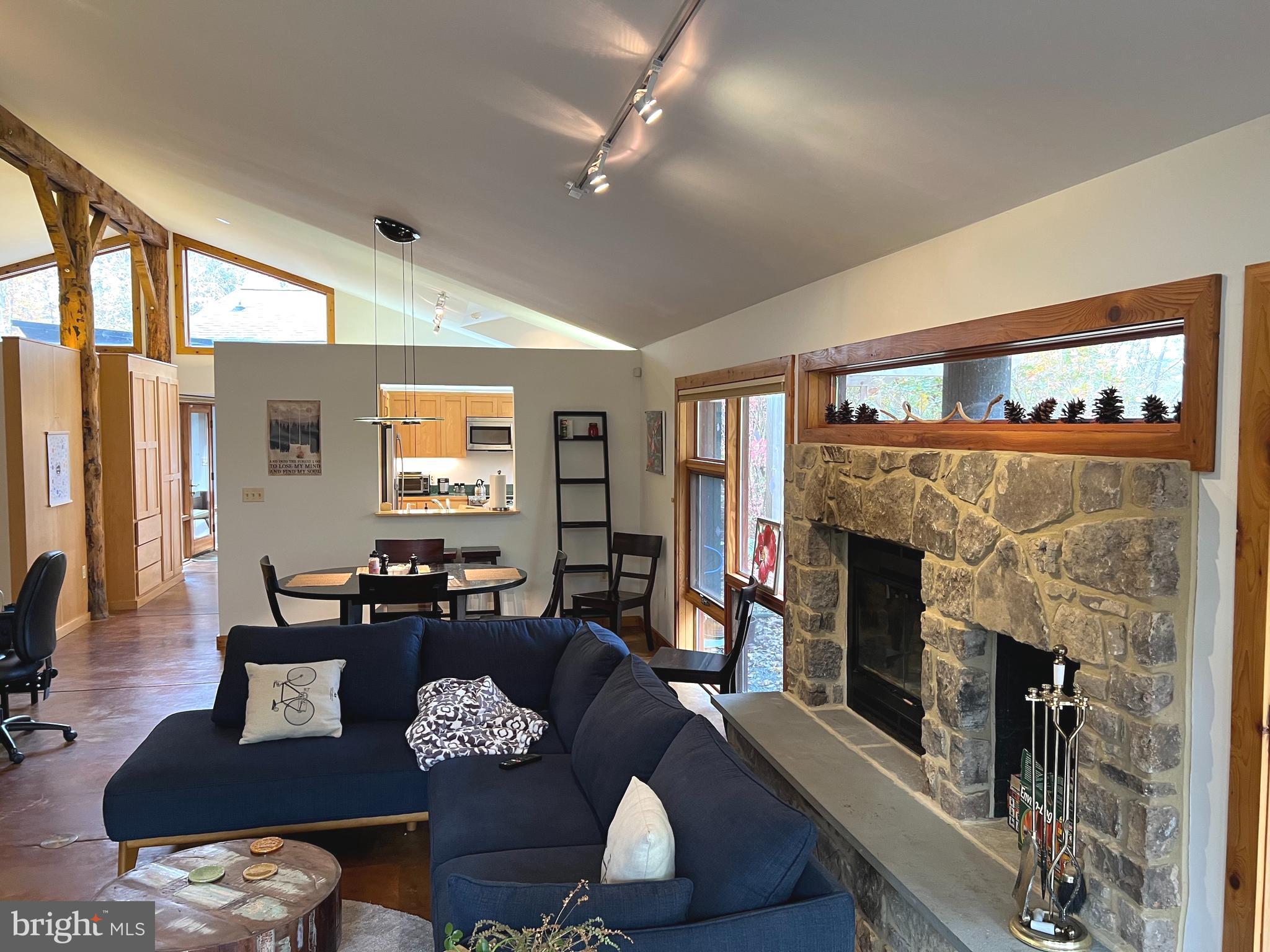 1301 Copper Hill Road Baltimore, MD 21209 - Photo 13 of 37 Living Room