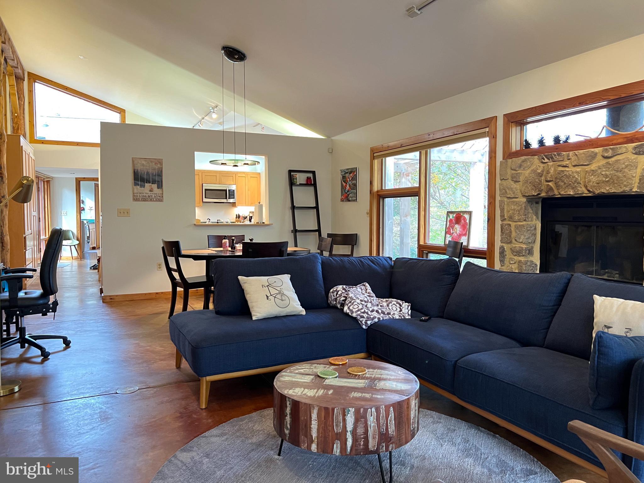 1301 Copper Hill Road Baltimore, MD 21209 - Photo 14 of 37 Living Room