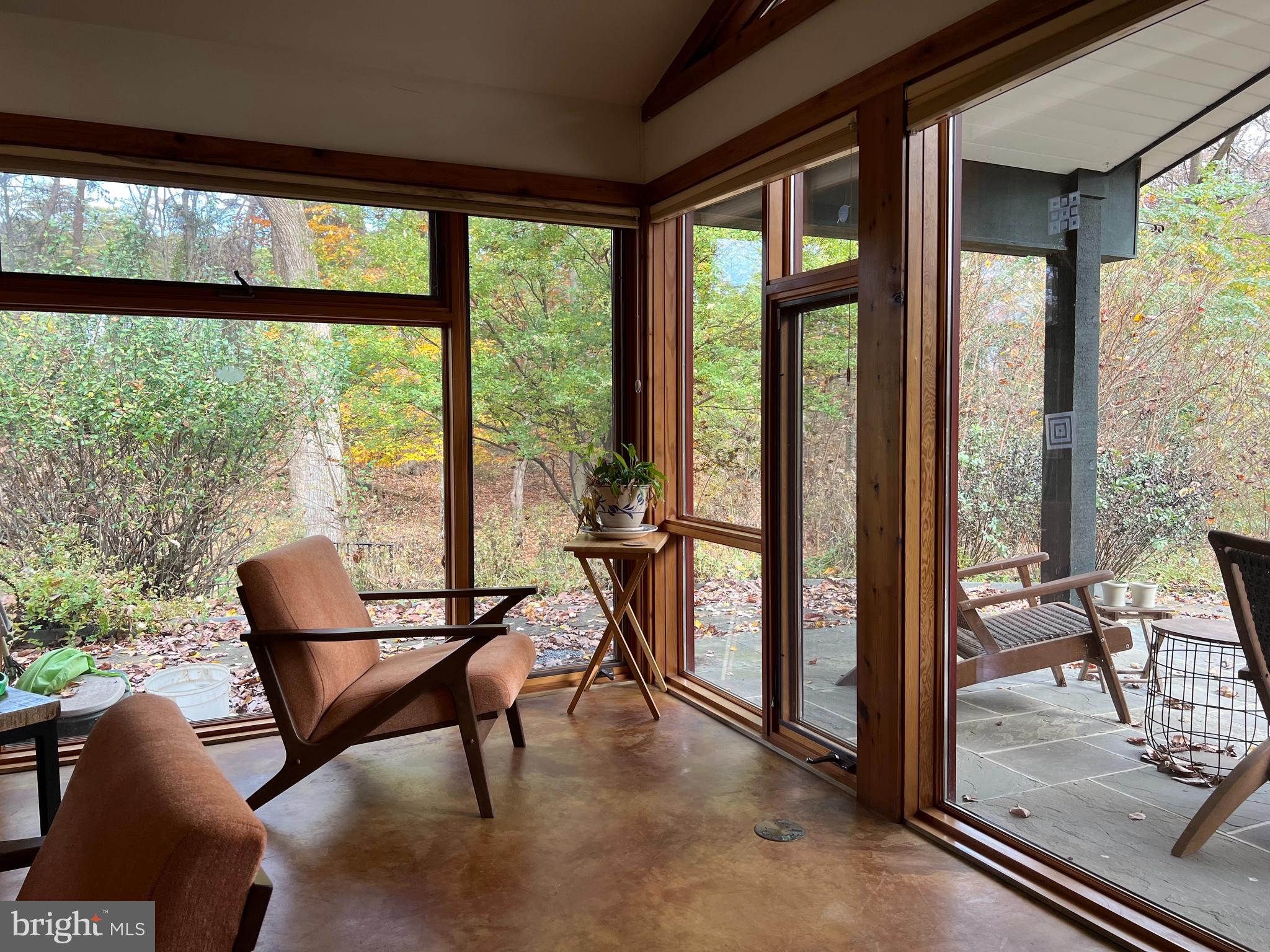 1301 Copper Hill Road Baltimore, MD 21209 - Photo 18 of 37 Living Room
