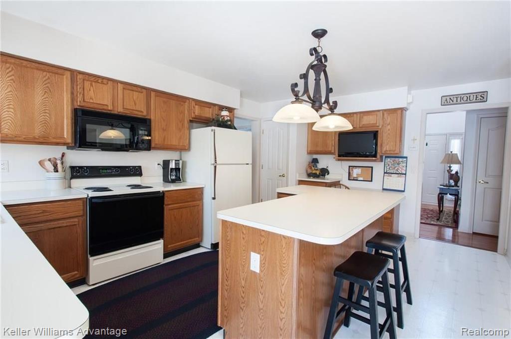 1797 Tremont Road Canton, MI 48188 - Photo 3 of 44