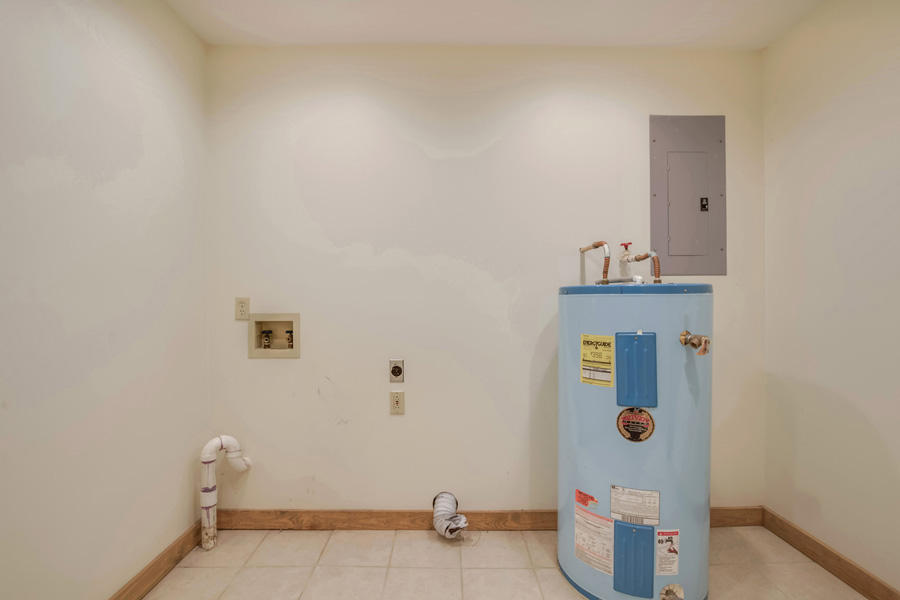 17653 Stockton Valley Road Philadelphia, TN 37846 - Photo 17 of 39 17_StocktonValleyRoad_17653_Laundry