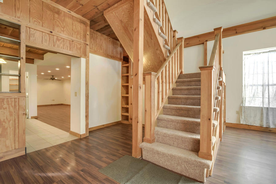 17653 Stockton Valley Road Philadelphia, TN 37846 - Photo 20 of 39 20_StocktonValleyRoad_17653_StairsUp