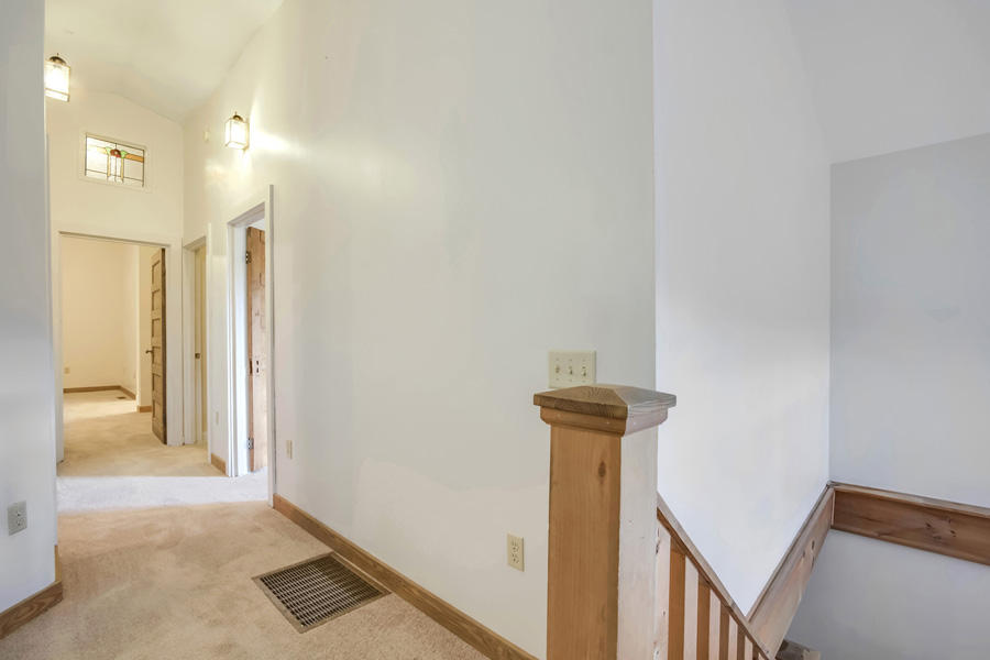 17653 Stockton Valley Road Philadelphia, TN 37846 - Photo 26 of 39 26_StocktonValleyRoad_17653_Hall