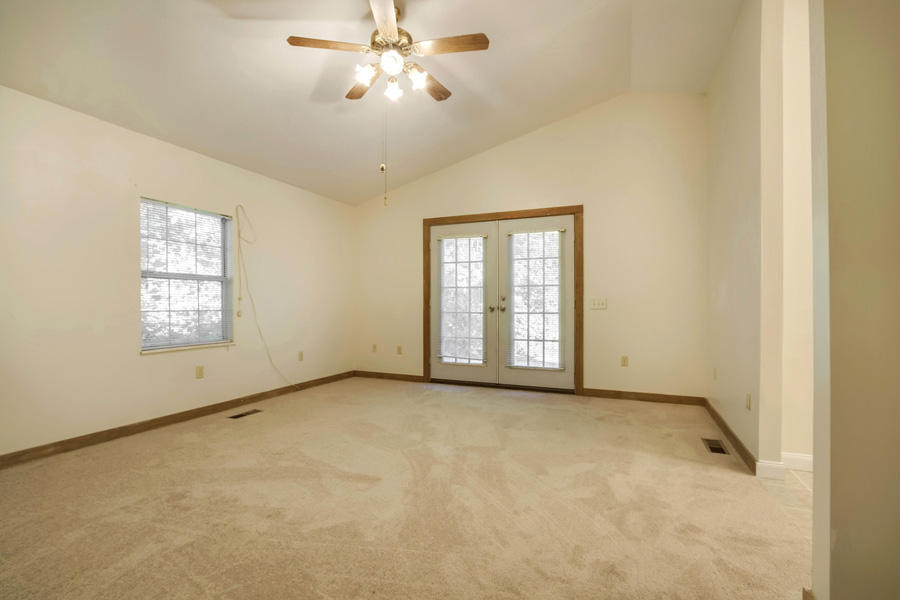 17653 Stockton Valley Road Philadelphia, TN 37846 - Photo 27 of 39 27_StocktonValleyRoad_17653_MasterBedroo