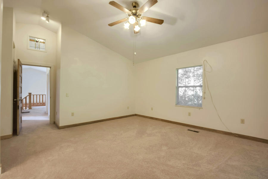 17653 Stockton Valley Road Philadelphia, TN 37846 - Photo 28 of 39 28_StocktonValleyRoad_17653_MasterBedroo