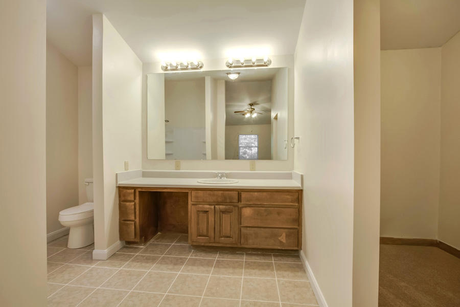 17653 Stockton Valley Road Philadelphia, TN 37846 - Photo 30 of 39 30_StocktonValleyRoad_17653_MasterBath01