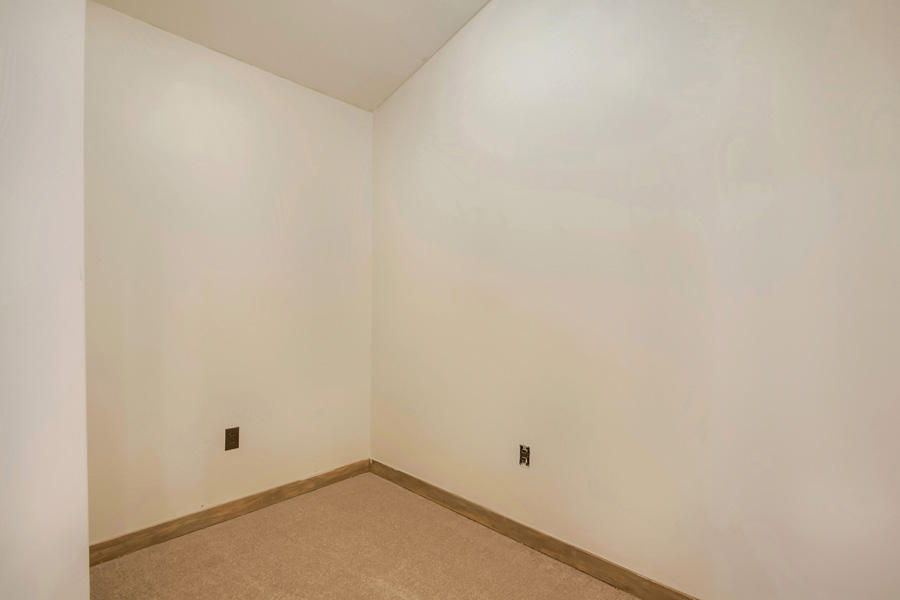 17653 Stockton Valley Road Philadelphia, TN 37846 - Photo 31 of 39 31_StocktonValleyRoad_17653_MasterCloset