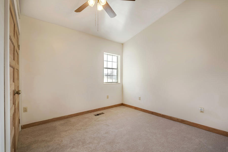 17653 Stockton Valley Road Philadelphia, TN 37846 - Photo 33 of 39 33_StocktonValleyRoad_17653_Bedroom2